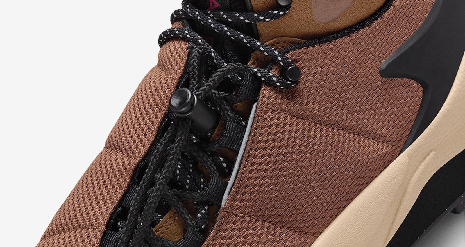FN0563-200 sacai Nike Magmascape Pecan (Men's)