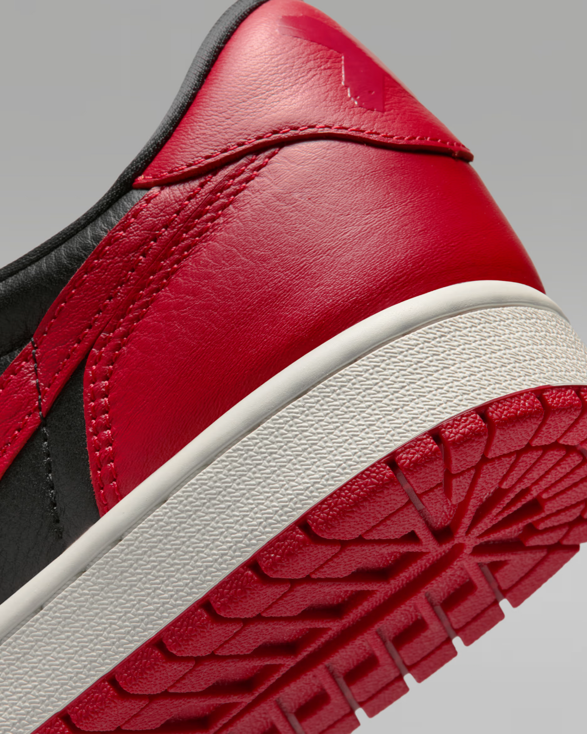 IW6276-001 Nike Air Jordan 1 Retro Low OG "Banned" (Men's)
