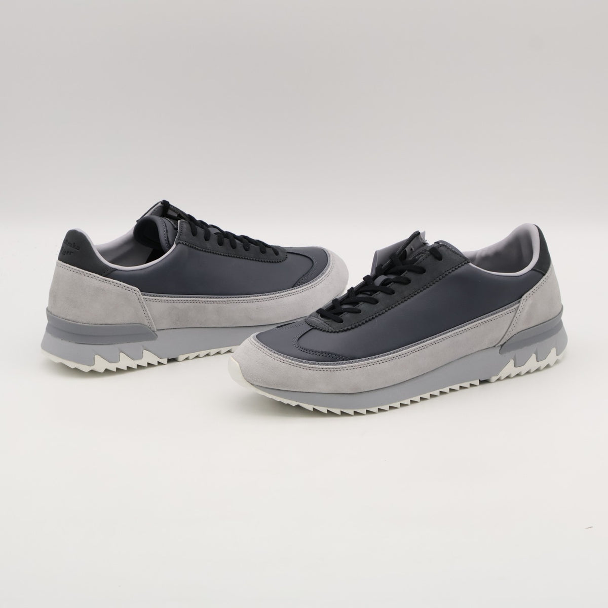 1183C385-021  Onitsuka Tiger Hsinti Carrier Grey (Men's)