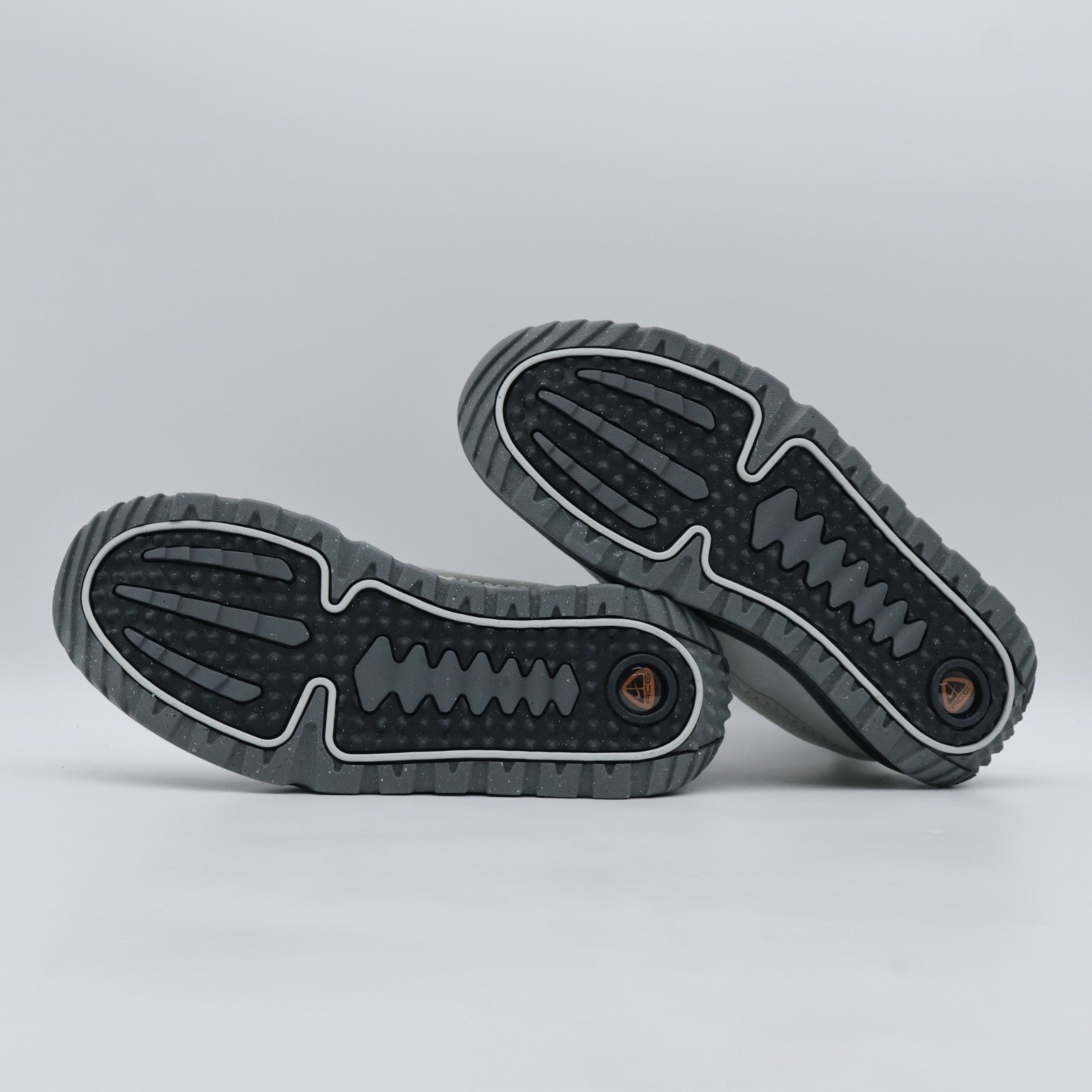 FV4317-003 Nike ACG IZY Photon Dust (Men's)