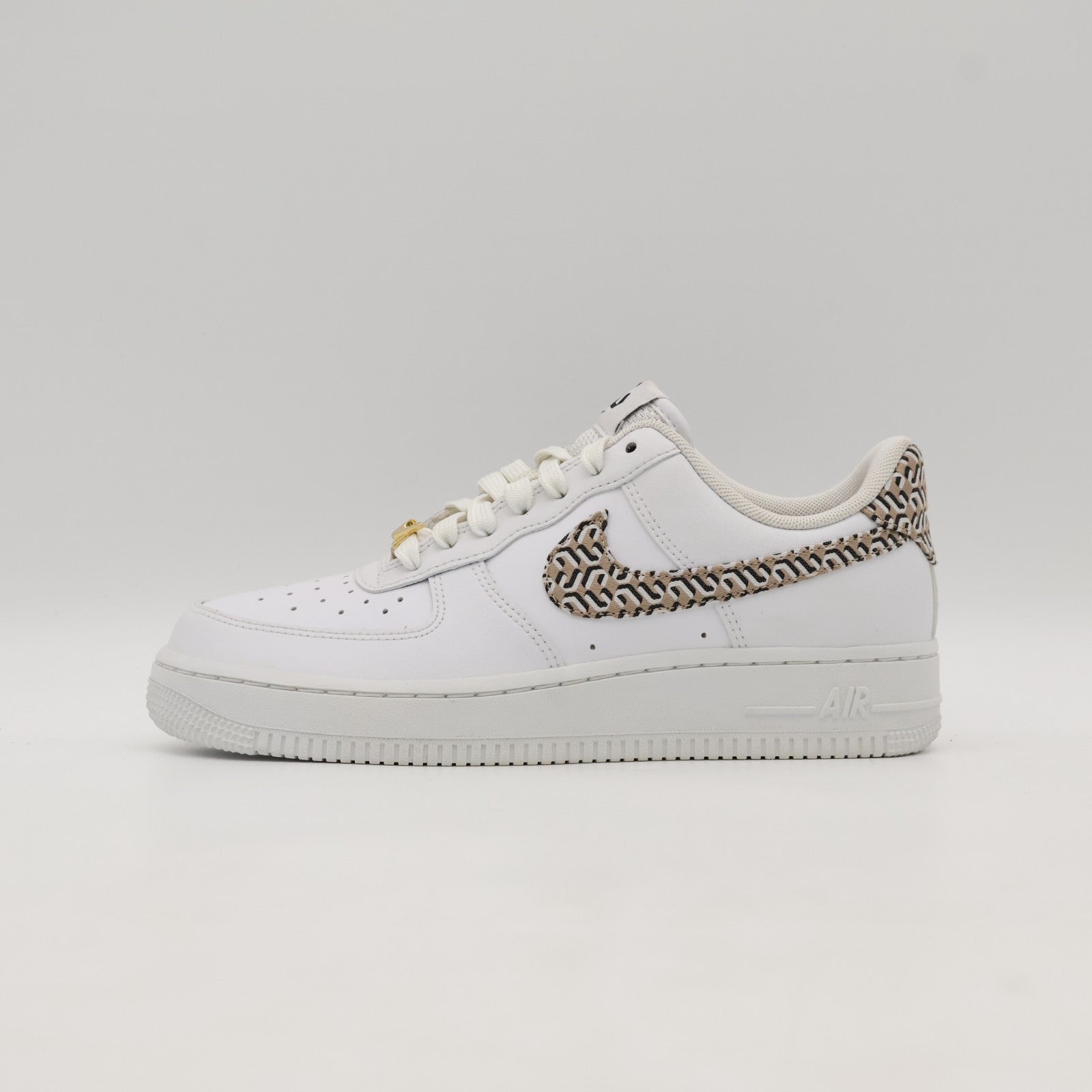 DZ2709-100 Nike WMNS Air Force 1 Low United in Victory White