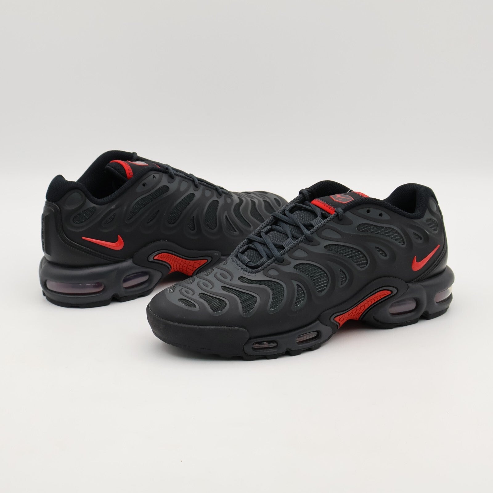 FD4290-013 Nike Air Max Plus Drift Bred (Men's)
