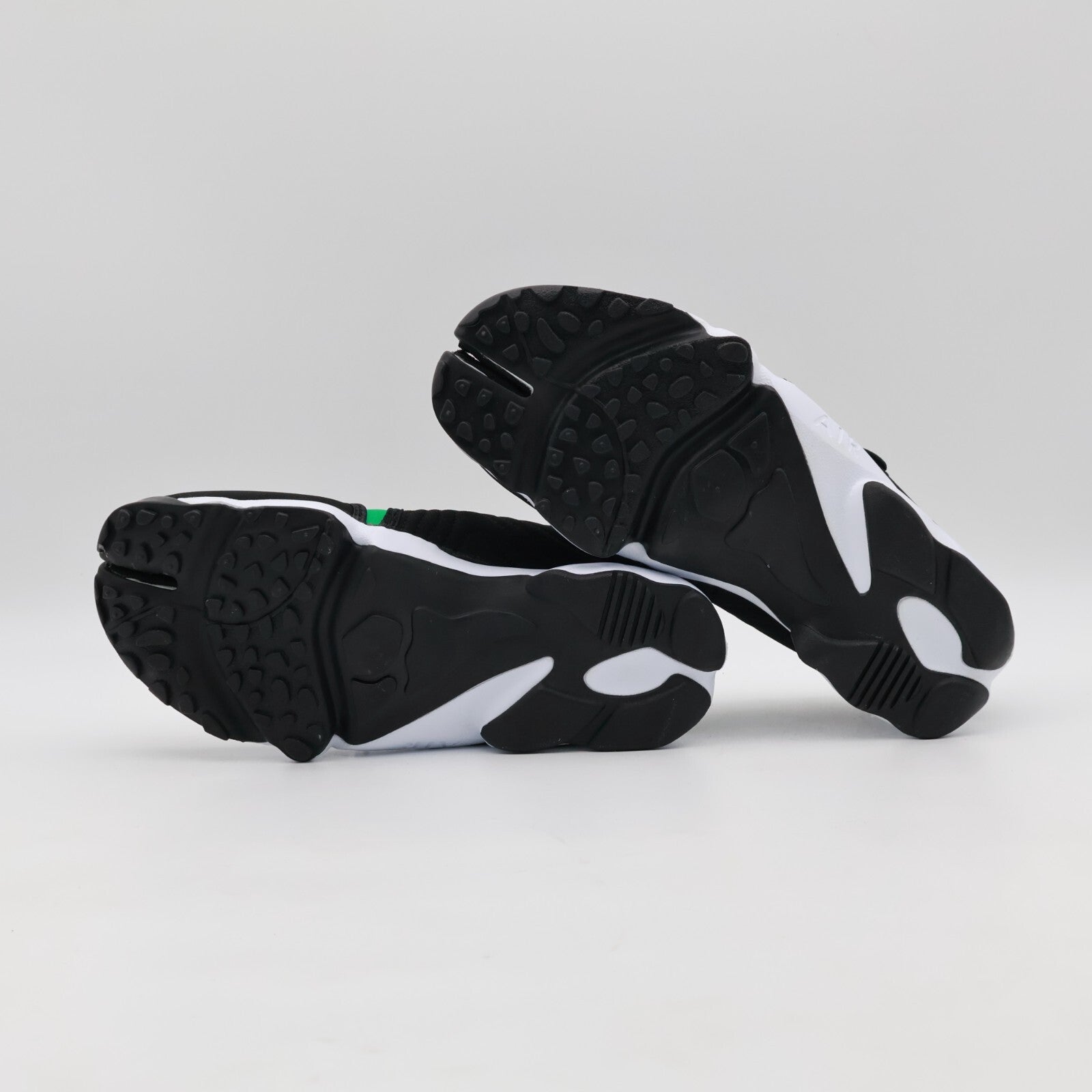 FN7772-001 Nike Air Rift Kenya University Red Stadium Green Forest (Women's)