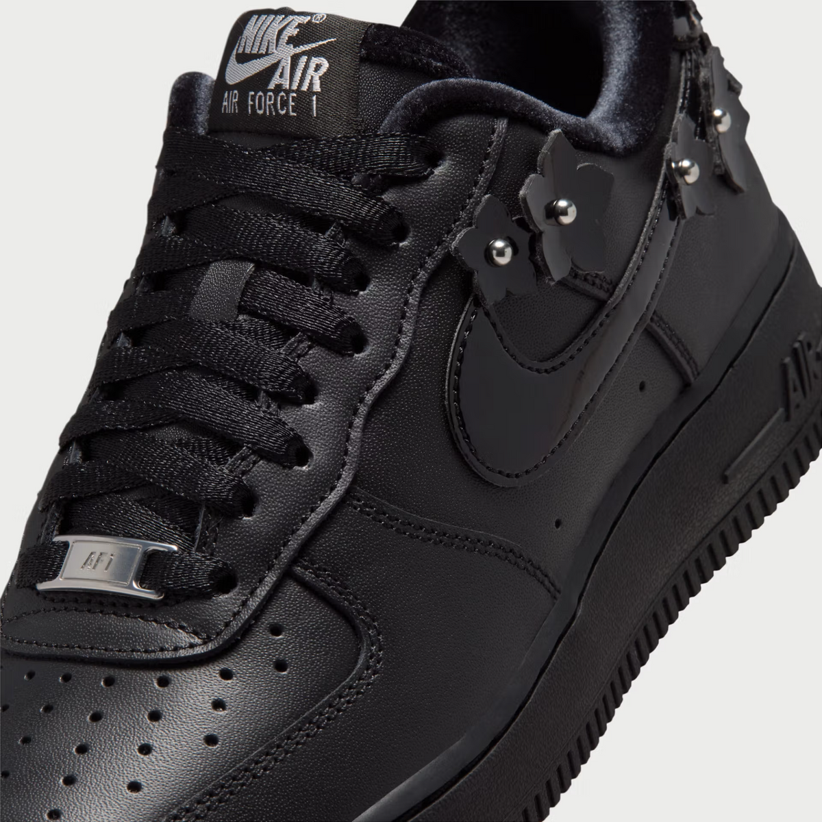 IR8637-001 Nike Air Force 1 '07 Floral Pack "Black" (Women's)