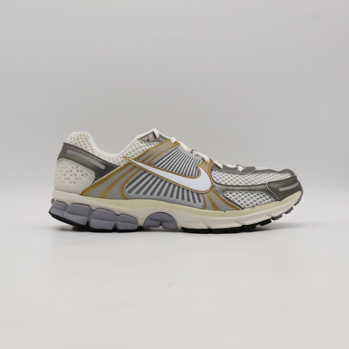 HJ7247-099 Nike Zoom Vomero 5 Platinum Tint Metallic Pewter Metallic Gold (Men's