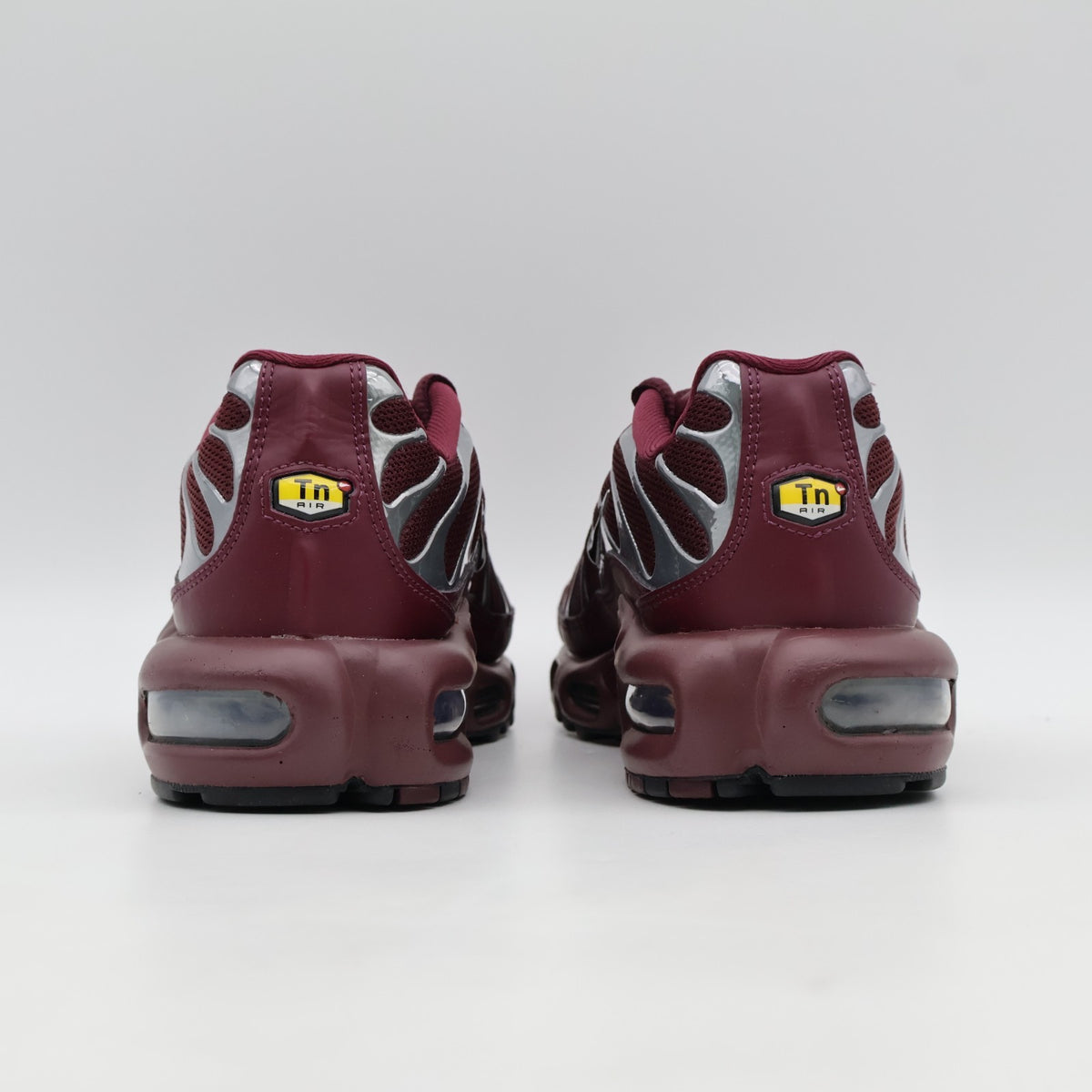 HJ9743-600 Nike Air Max Plus SE Night Maroon Dark Team Red Metallic (Women's)