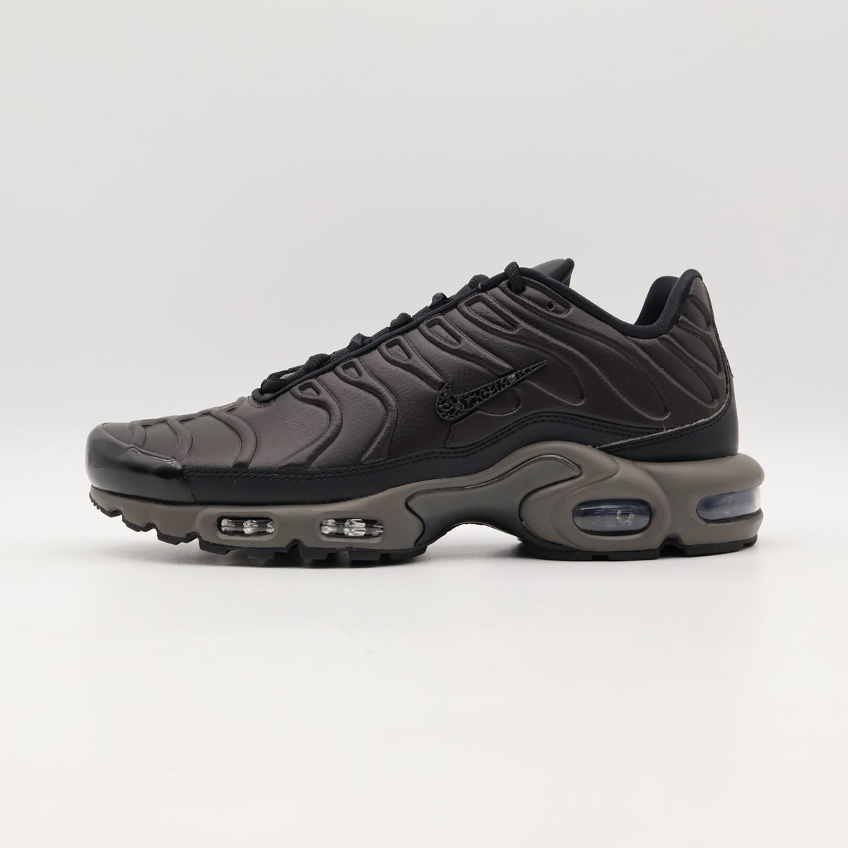 HJ4519-200 Nike Air Max Plus PRM Black Tea and Petra Brown (Men's)