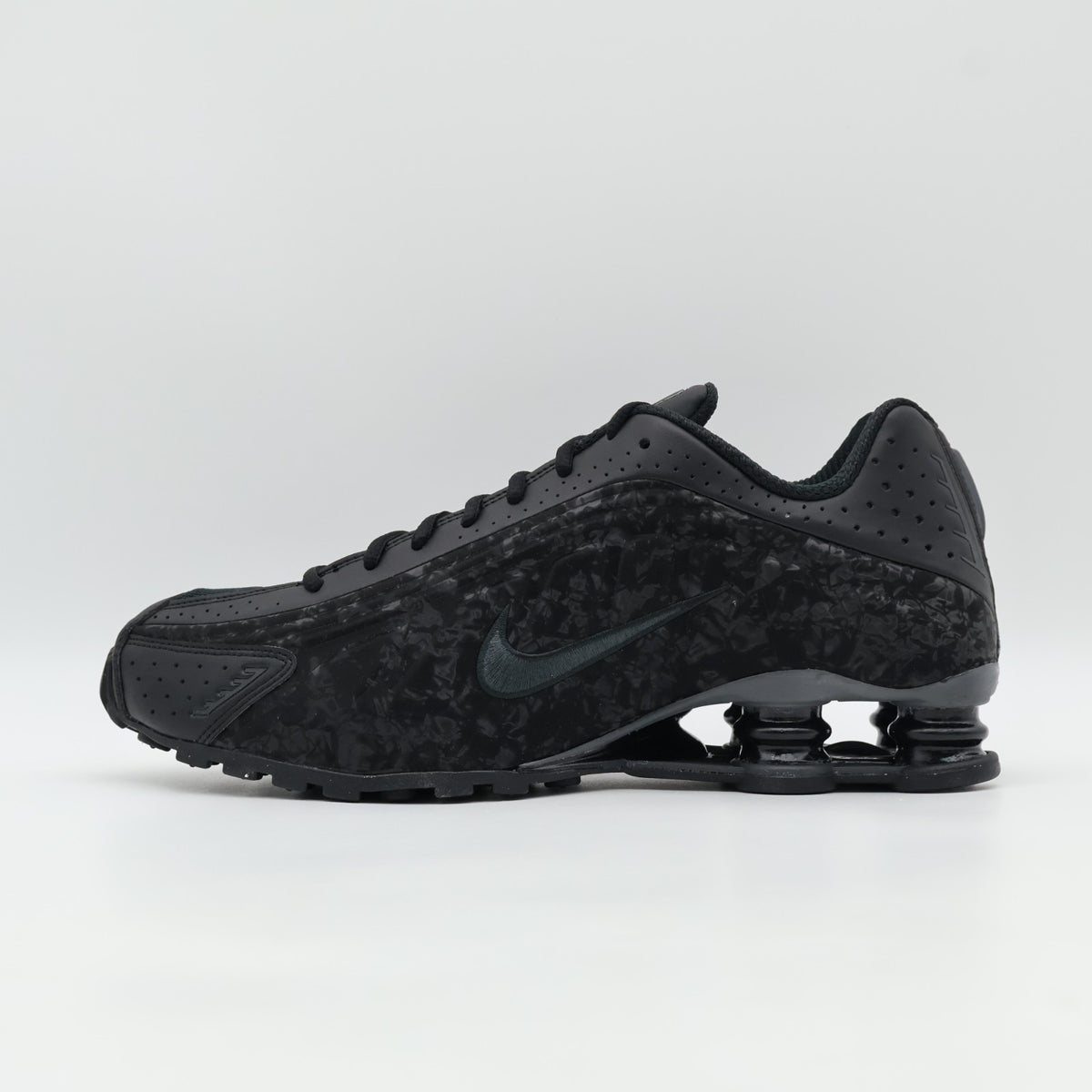 HV0934-002 Nike Women's Shox R4 Black Floral Dark Smoke Grey (Women's)
