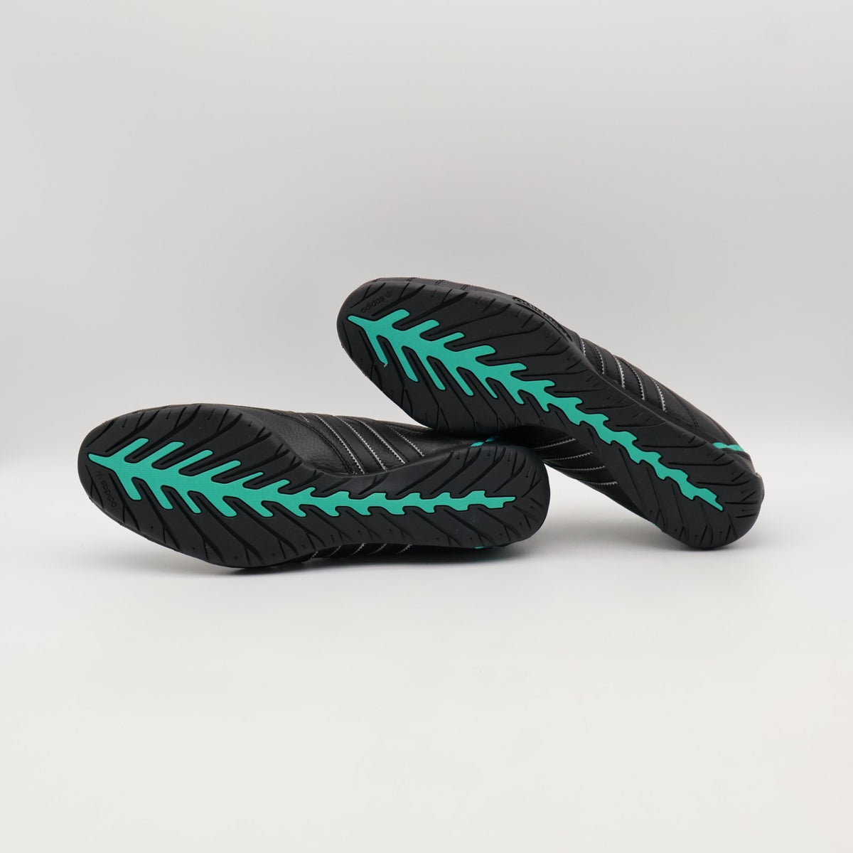 JR4543 Mercedes AMG PETRONAS F1 Team adidas Adiracer Lo Core Black Semi (Men's)