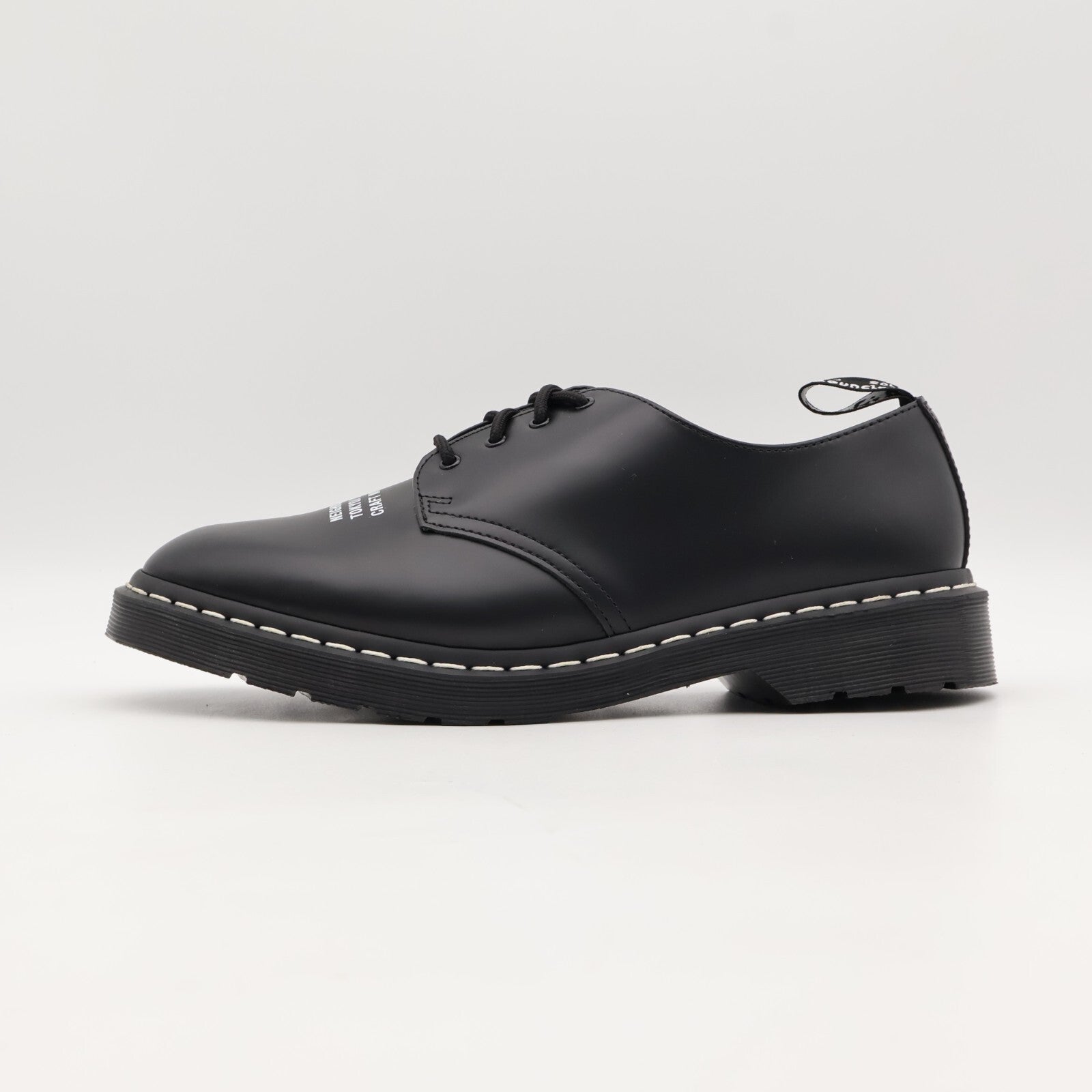 32235001 NEIGHBORHOOD Dr.Martens Smith 4 Hole Black (Men's)