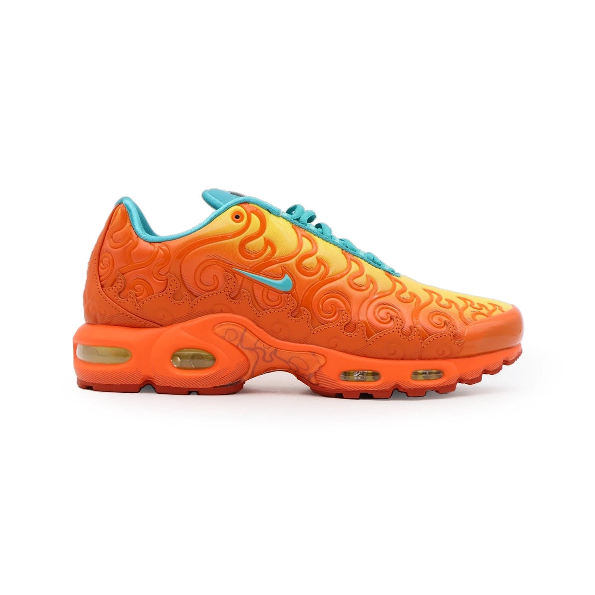 IW1283-800 One Piece Ã Nike Air Max Plus "Devil Fruits/Mera Mera" (Men's)