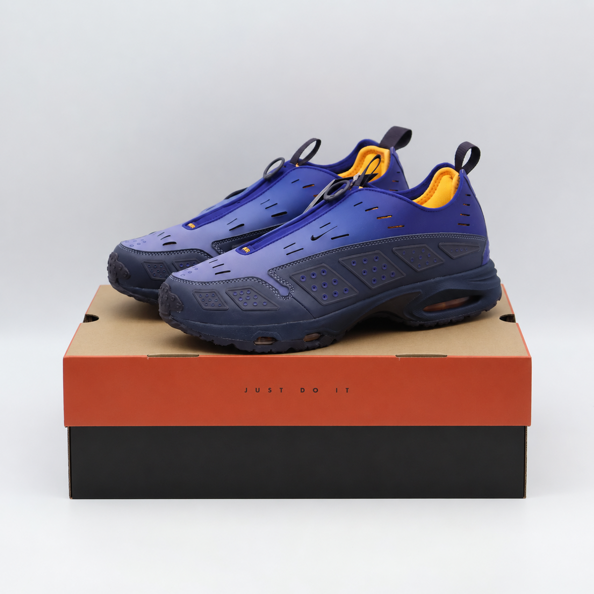 IH3421-451 Nike Air Max SNDR SE Navy Orange (Men's)