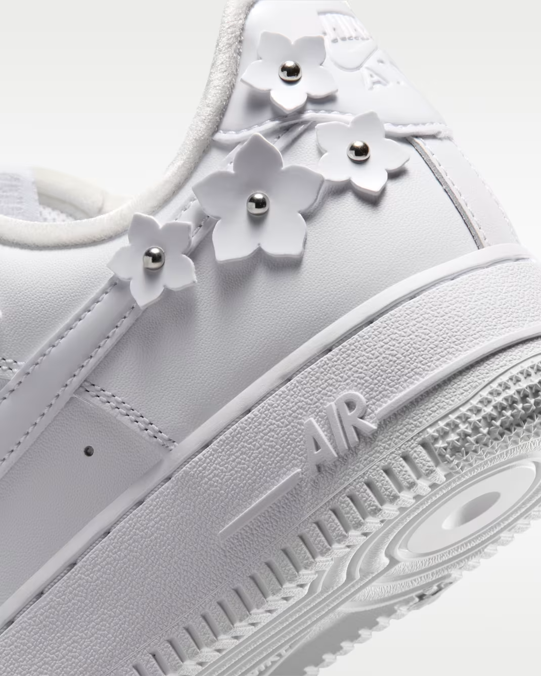 IR8637-100 Nike Air Force 1 '07 Floral Pack "White" (Women's)