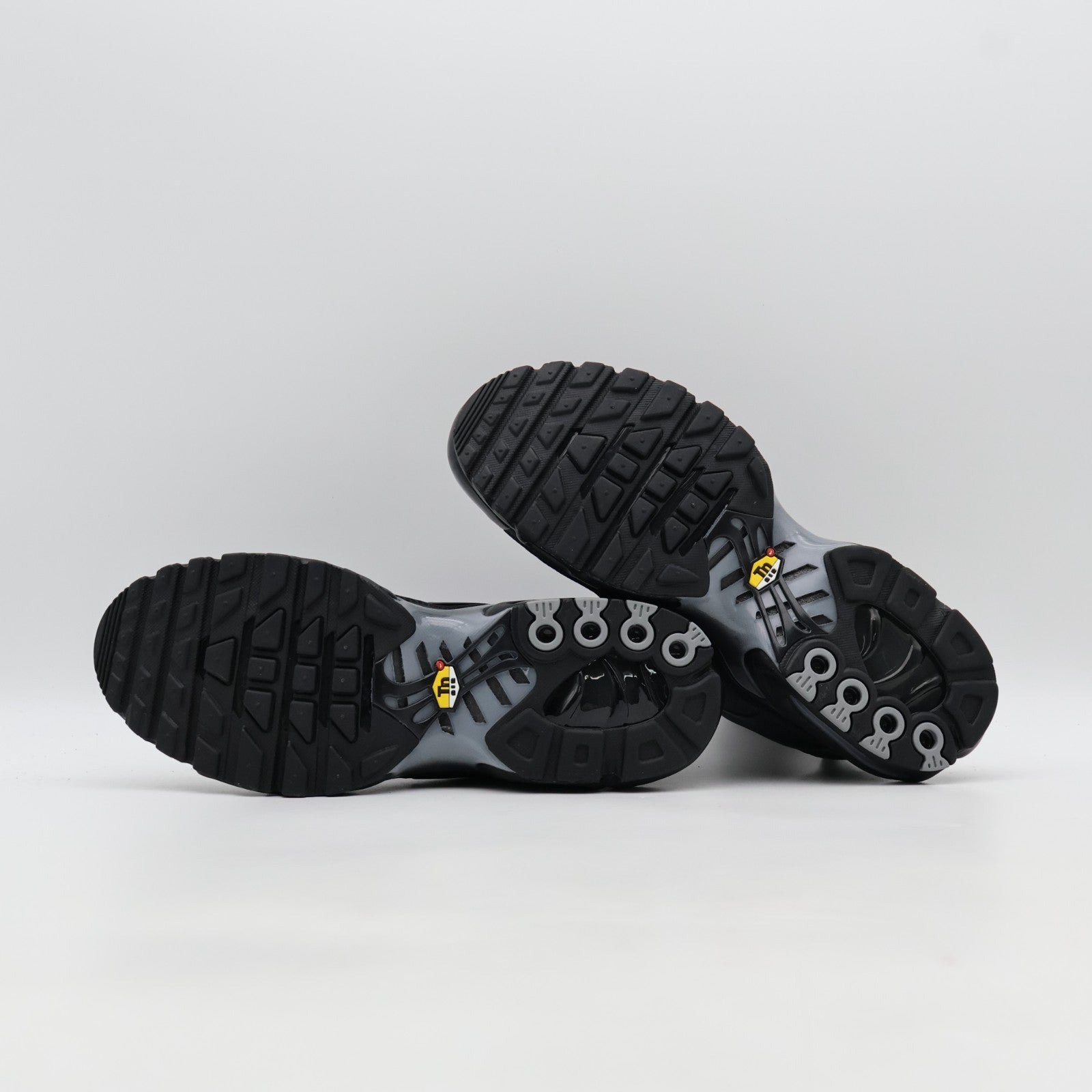 IB2253-001 PSG Ã Nike Air Max Plus Black Particle Grey (Men's)