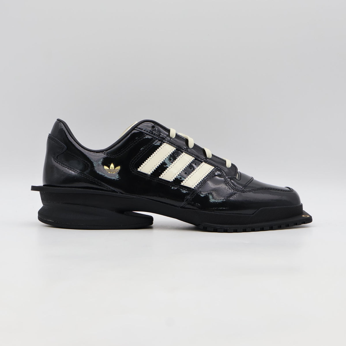 KI8452 adidas Forum Cubism Core Black/Cream White/Gold Metallic (Women's)
