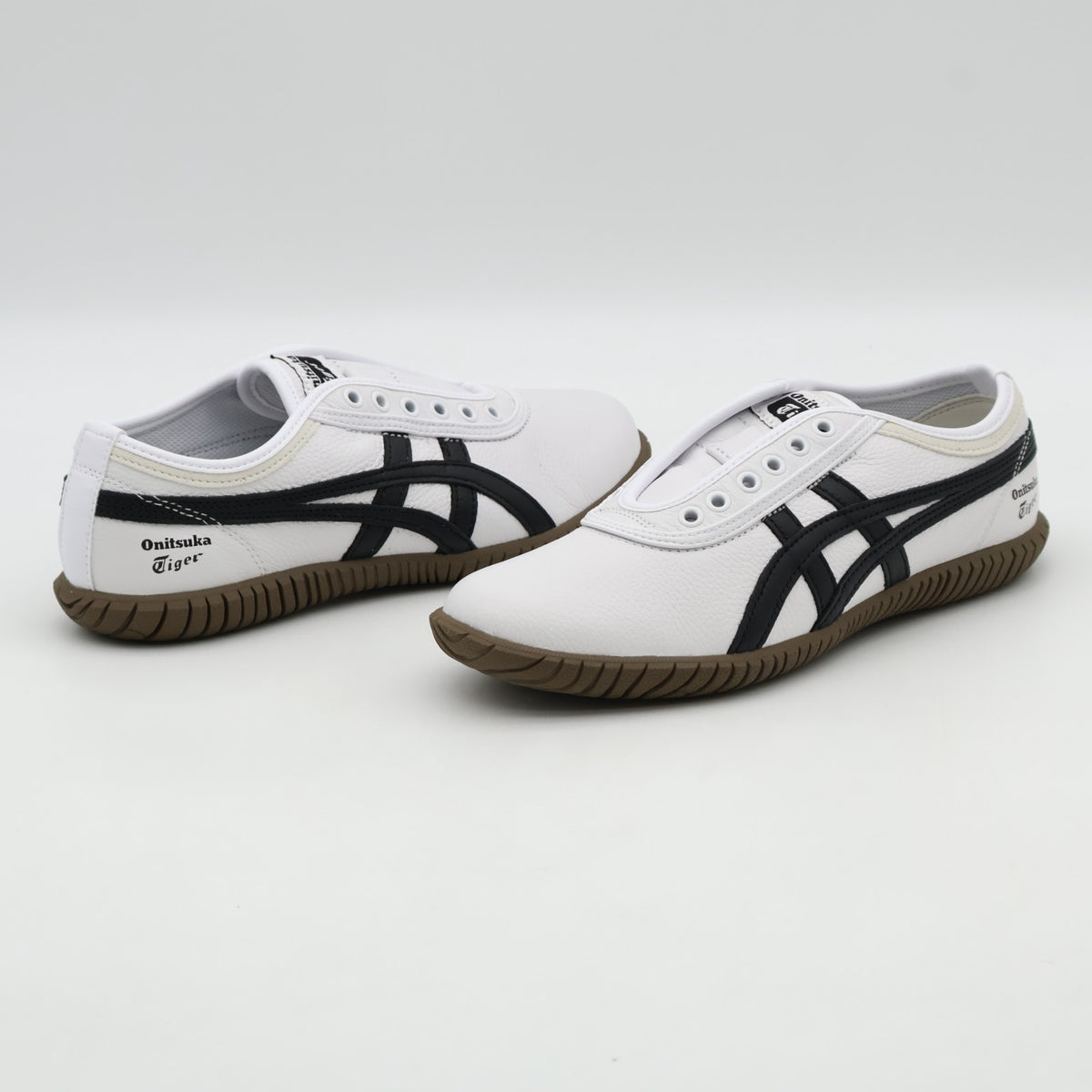 1183C529-101 Onitsuka Tiger Tsunahiki Slip On White Black (Men's)