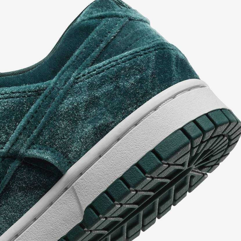 DZ5224-300 Nike Dunk Low "Atomic Teal" (Women's)