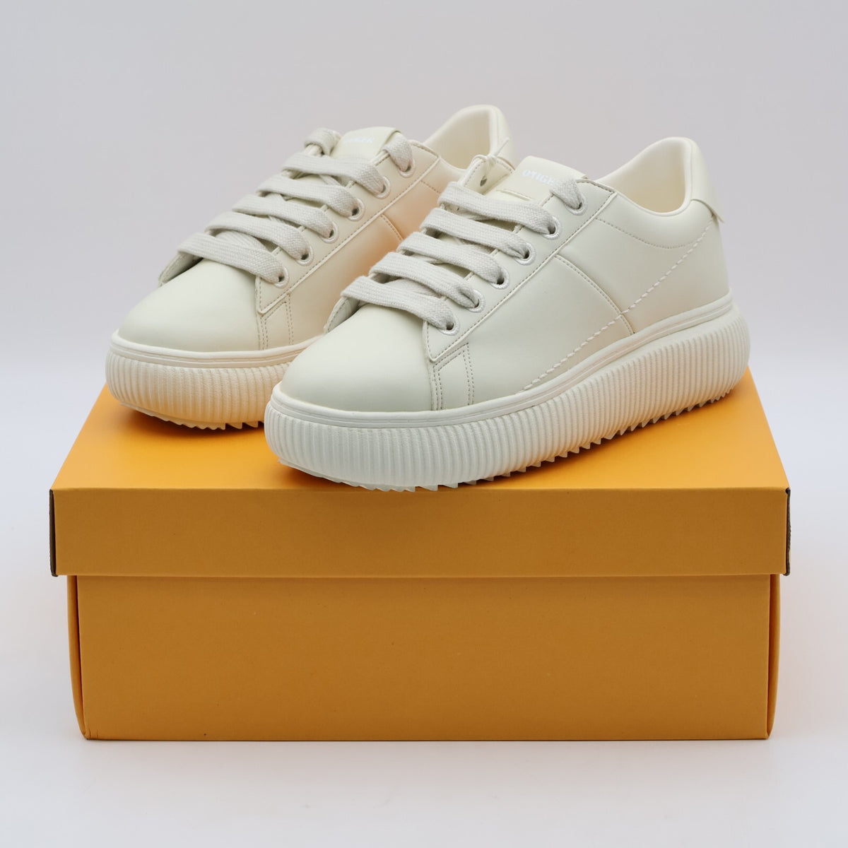 1182A621-101 Onitsuka Tiger Otiger Court Cream (Women's)