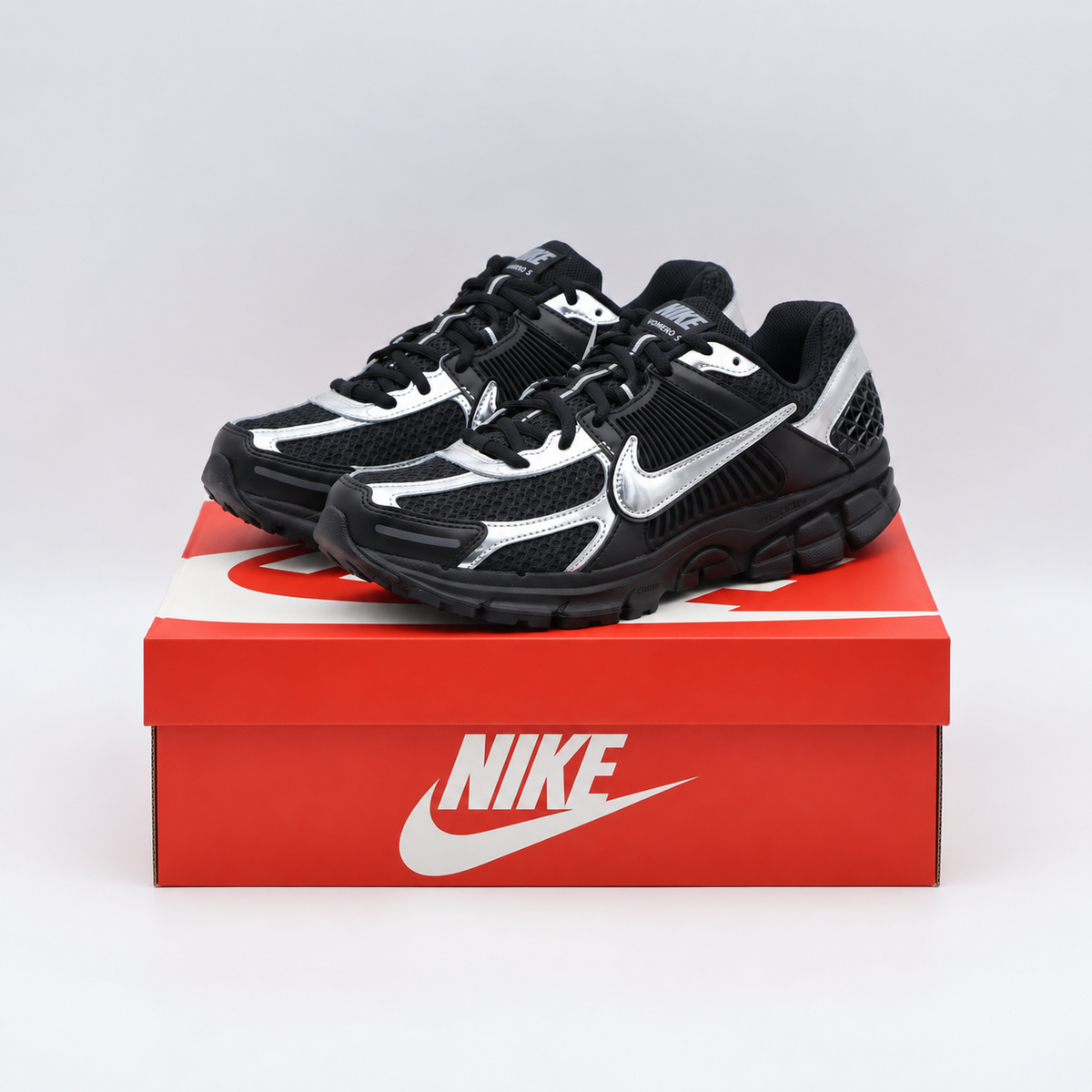 IV4311-002 Nike Women's Zoom Vomero 5 BlackMetallic Silver (Women's)
