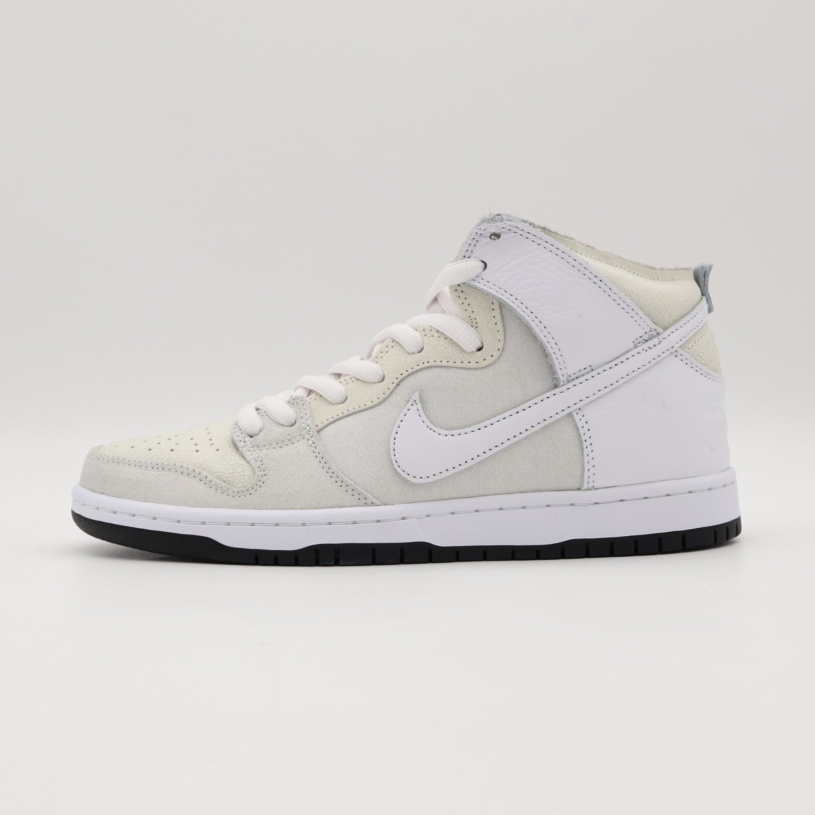 HM5837-100 ANTIHERO Ã Nike SB Dunk High QS White (Men's)