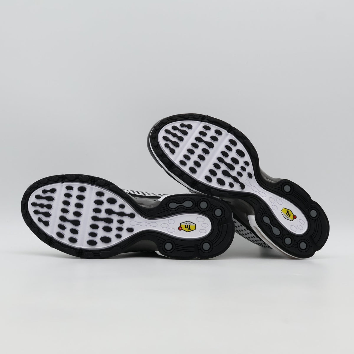 HQ2197-100 Nike Air Max Plus 7 White Black (Men's)