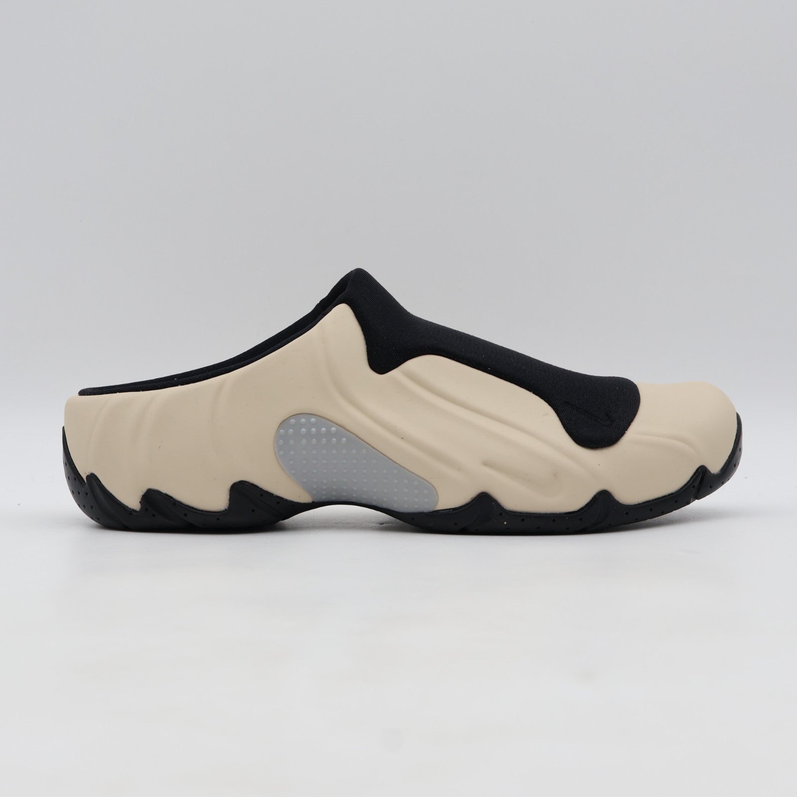 HF6881-100 Nike Clogposite Sand Drift and Black (Men's)