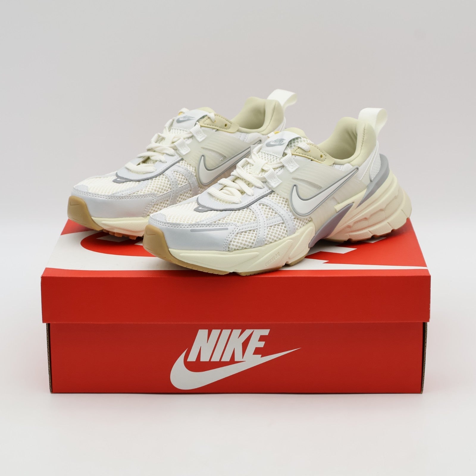 FD0736-108 Nike V2K Run Sail Light Khaki Light Smoke Grey Sail (Women's)