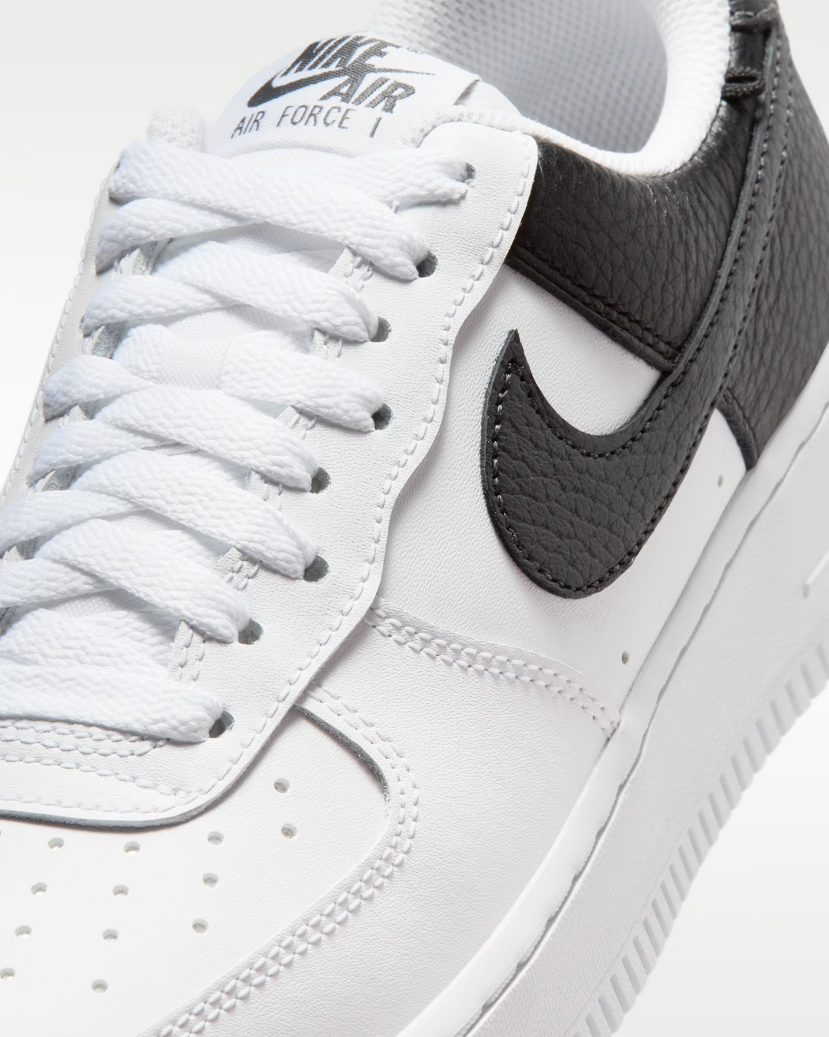 IR0872-001 Nike Air Force 1 '07 "Black/White" (Women's)