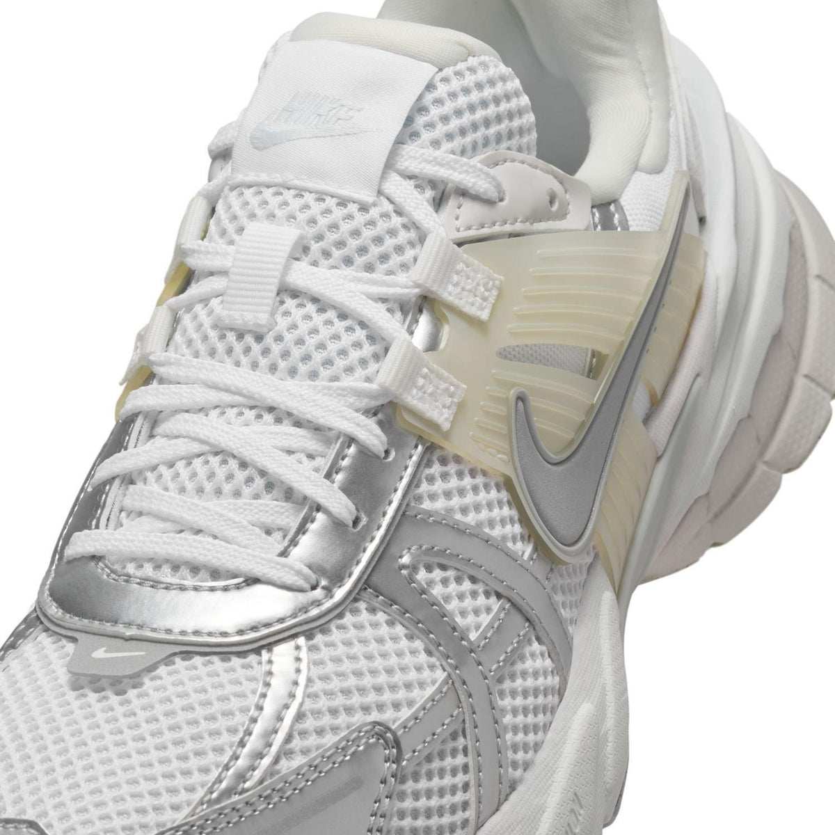 FD0736-104 Nike V2K Run Metallic Silver White (Women's)