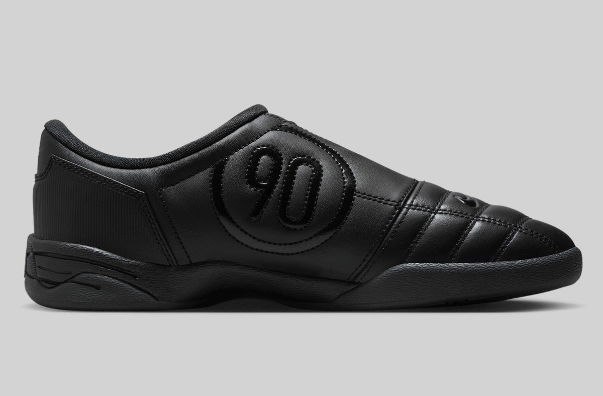IM4841-010 Nike Total 90 3 Triple Black (Women's)