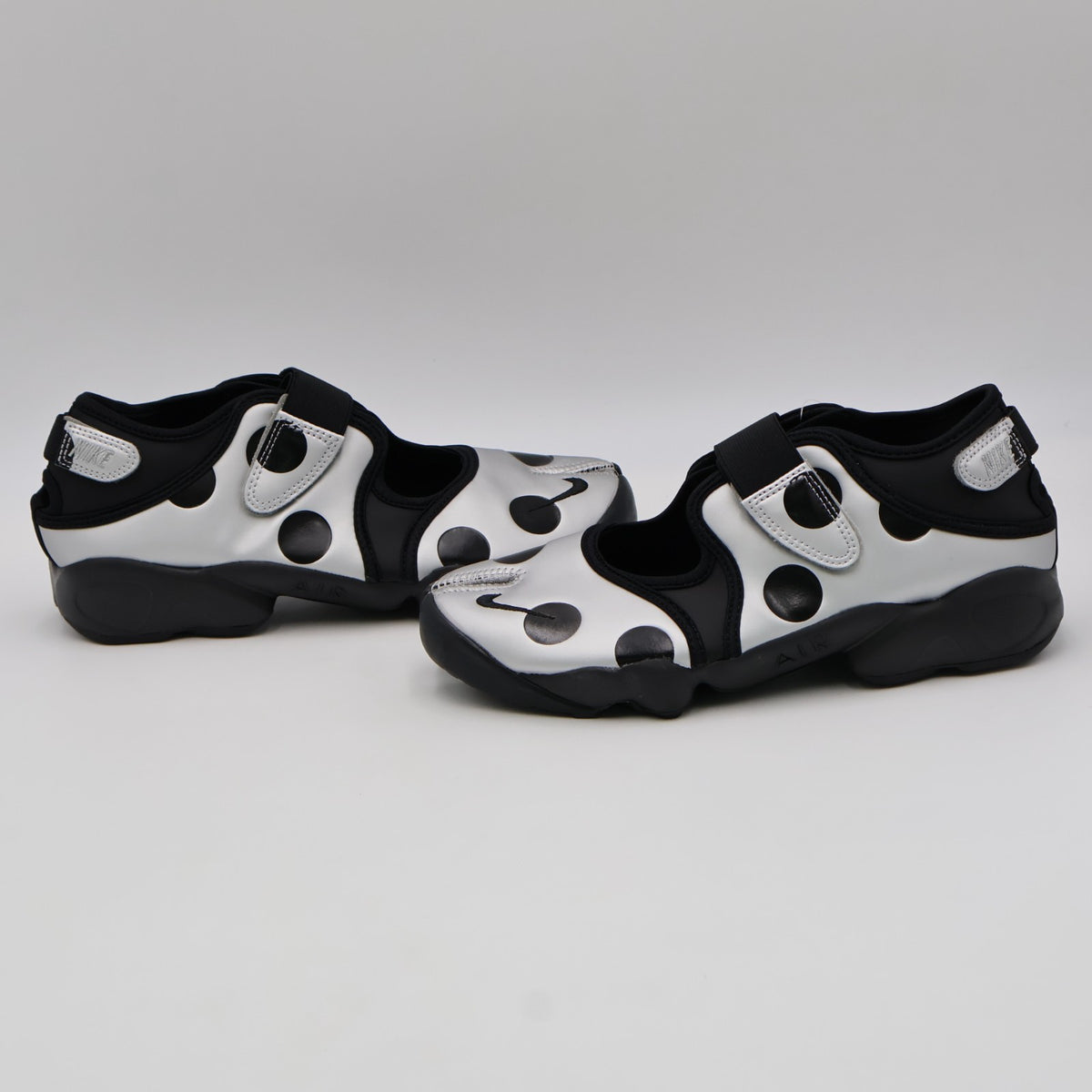 IR1226-001 Nike Air Rift "Polka Dot/Black/Metallic Silver" (Women's)