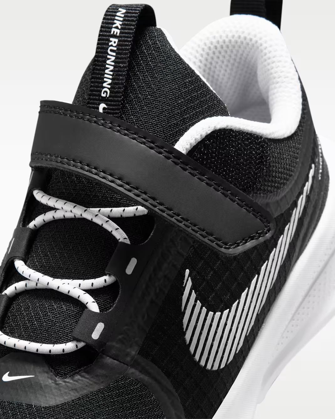 IO2336-002 Nike PS Star Runner Utility "Black/White"