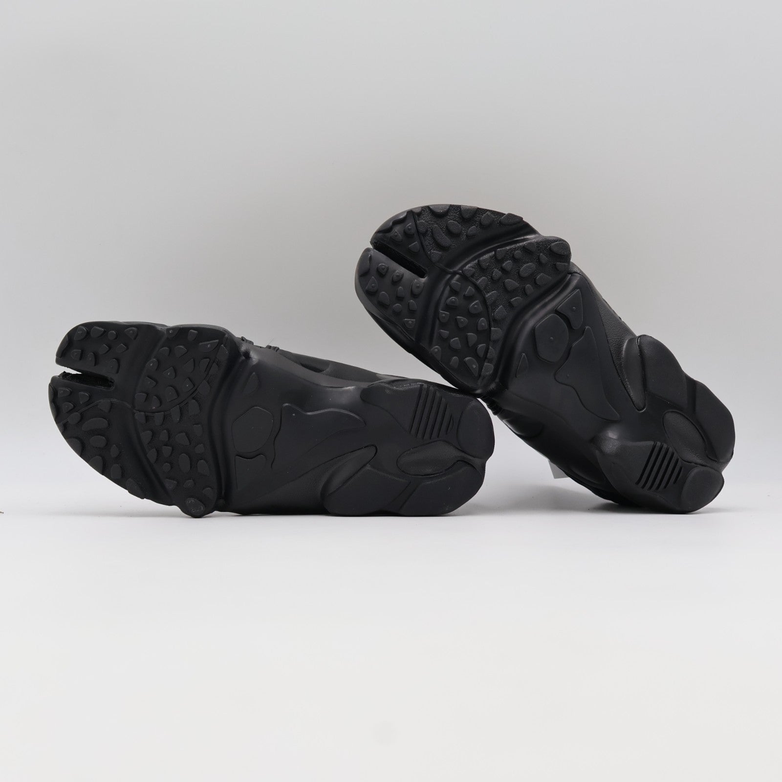 IR1226-002 Nike Air Rift "Polka Dot/Triple Black" (Women's)