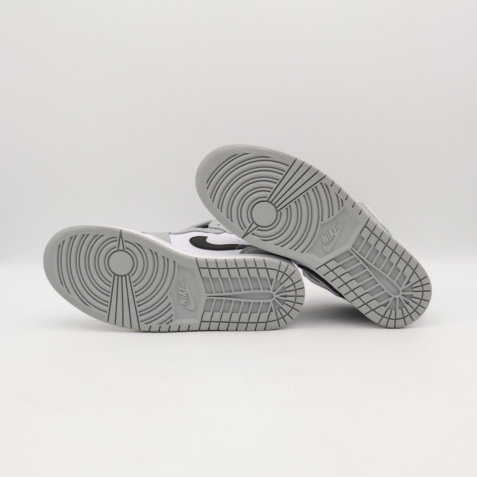 554724-092 Nike Air Jordan 1 Mid Light Smoke Grey Black White (Men's)
