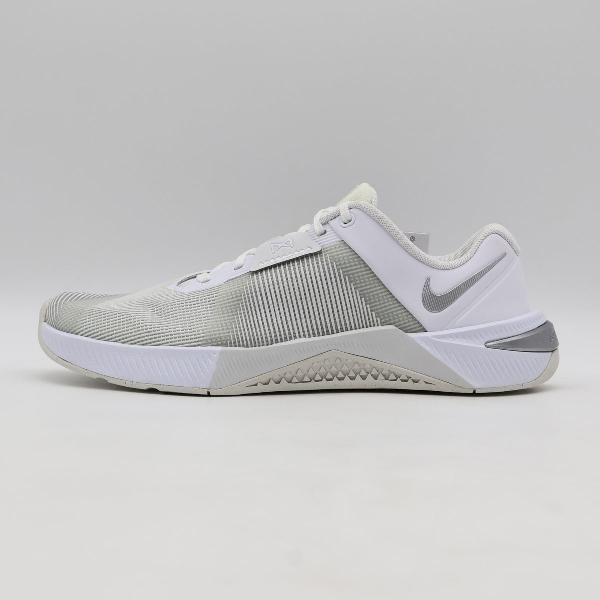 HQ2620-100 Nike Metcon 10 White Platinum Tint Wolf Grey Metallic Silver (Women's