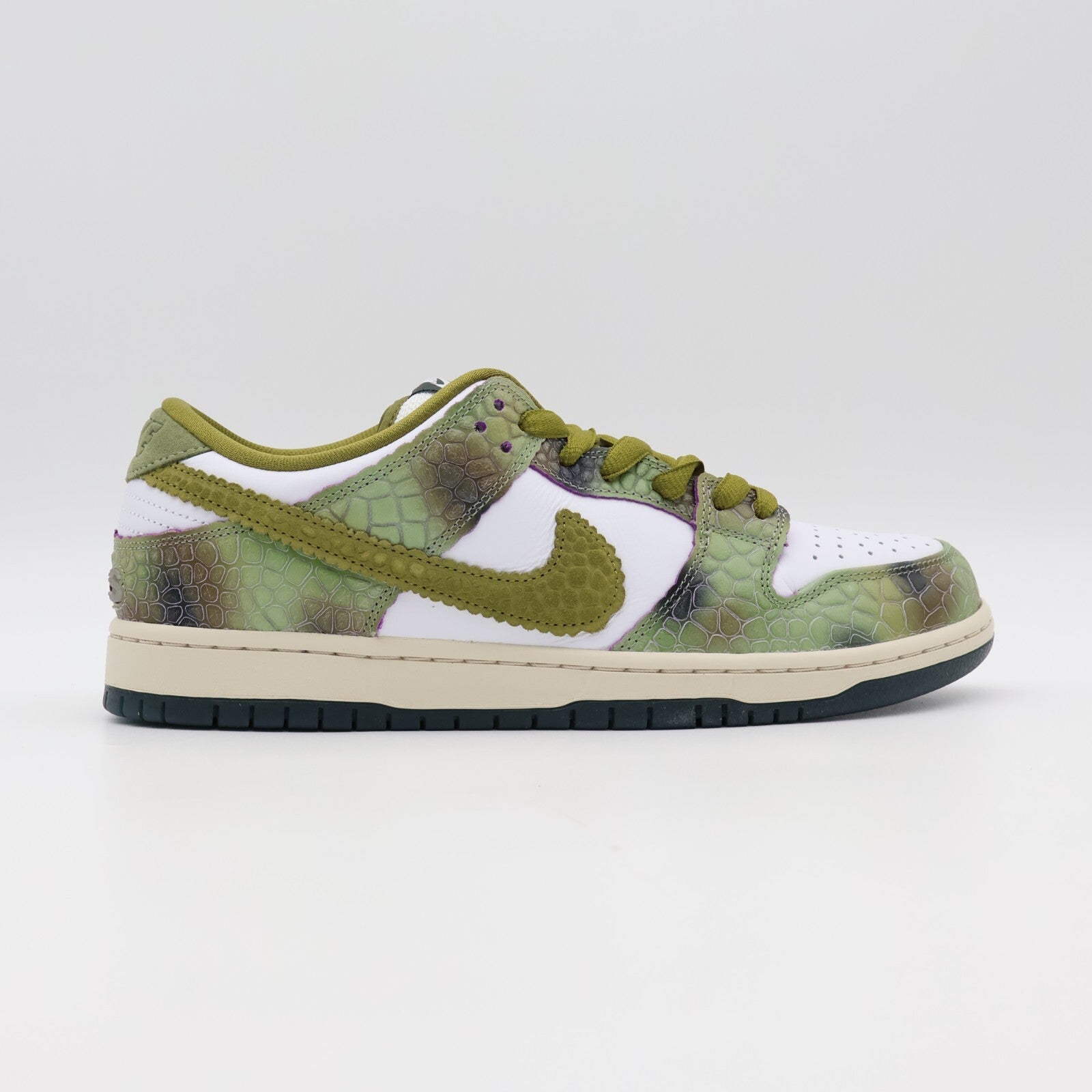 HJ3386-300 Alexis Sablone Nike SB Dunk Low Pro White and Pacific Moss (Men's)
