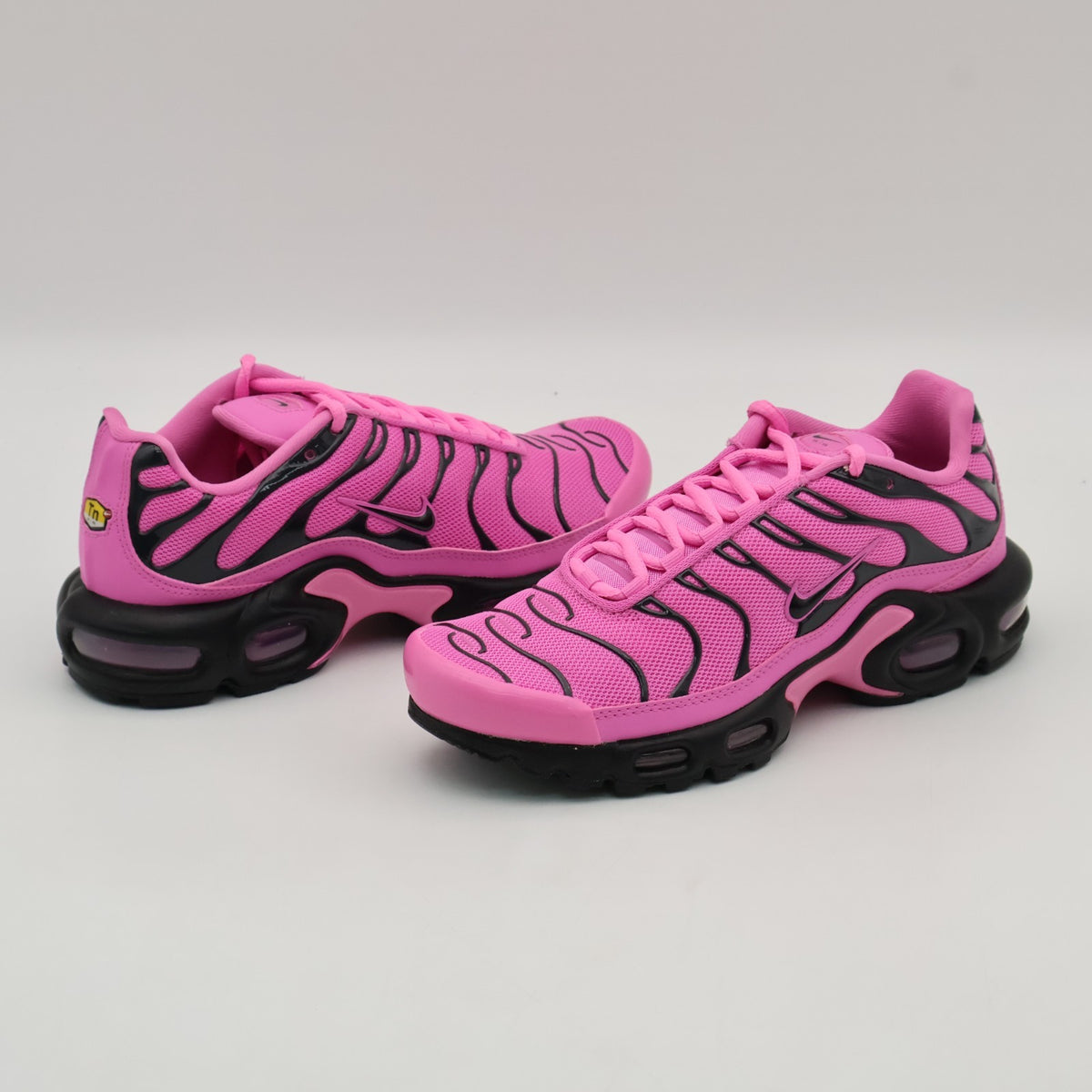 HJ9743-601 Nike Air Max Plus Black Pink (Women's)