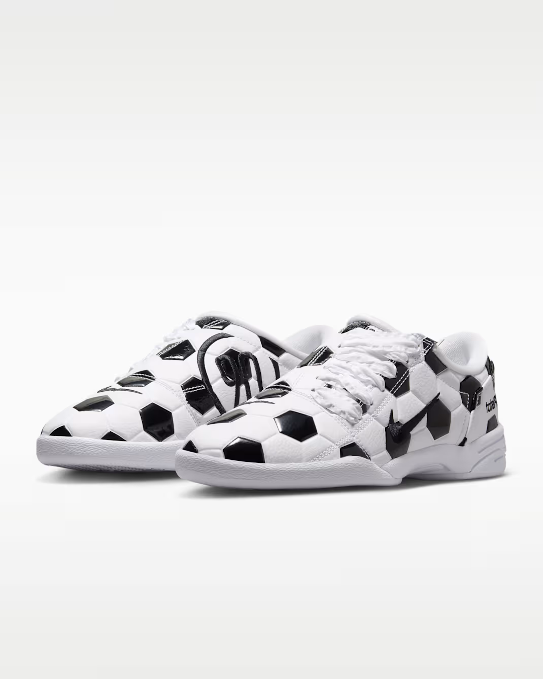 IO2388-100  Nike Total 90 Soccer Ballm White Black (Women's)