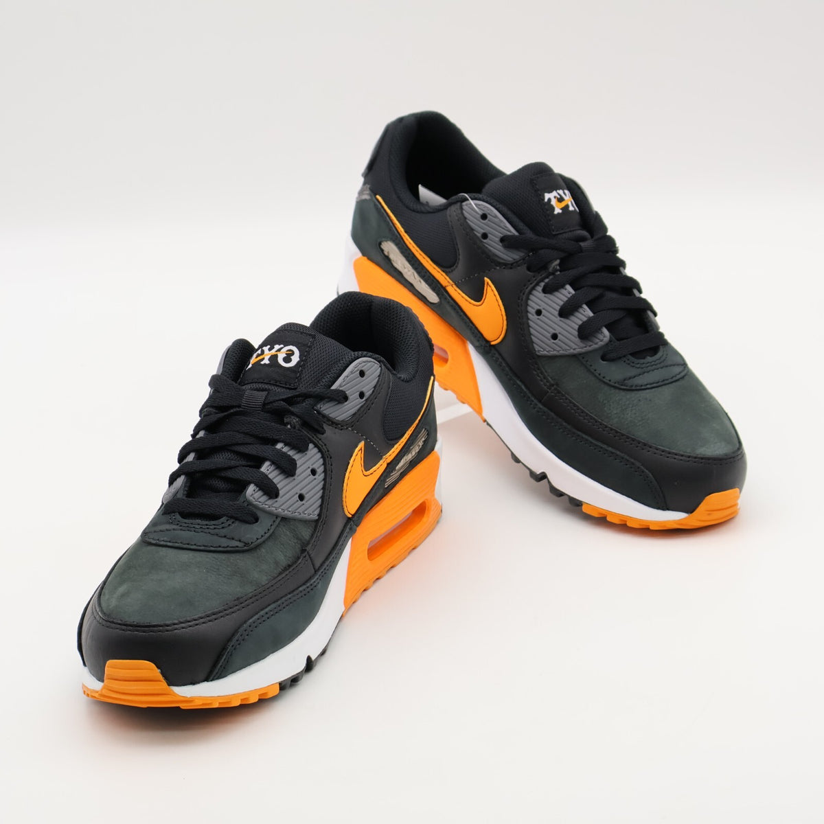 II2353-001 Nike Air Max 90 Tokyo Giants (Men's)