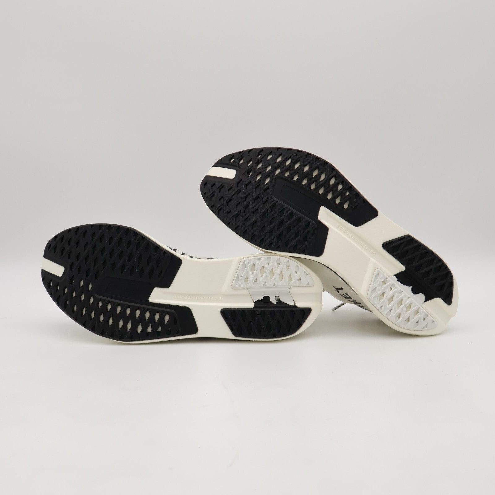 3ME30720813 Dover Street Market (DSM) Ã On Cloudboom Zone White (Men's)