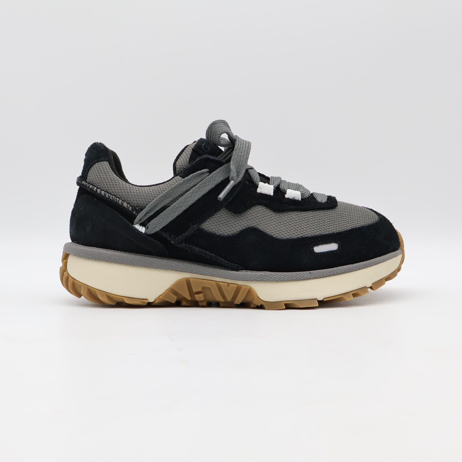 1167491-BLK UGG RETROFI LOW BLACK (Women's)