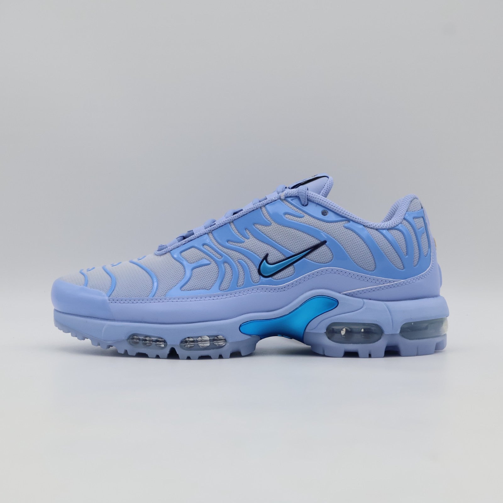 HV4363-400 Eastside Golf Nike Air Max Plus Golf NRG Aluminum University (Men's)