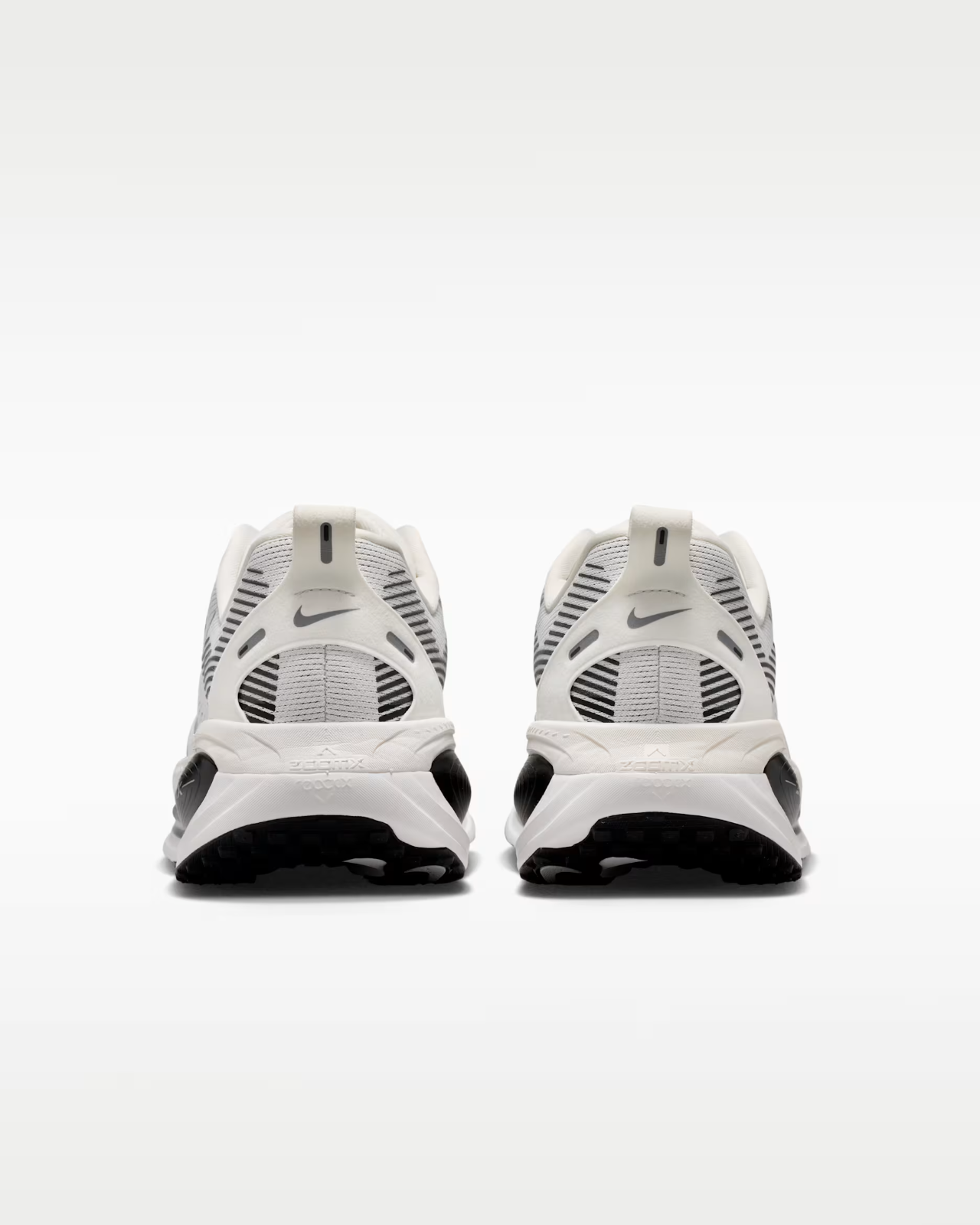 II7189-100 Nike Vomero 18 "Summit White/Black" (Men's)