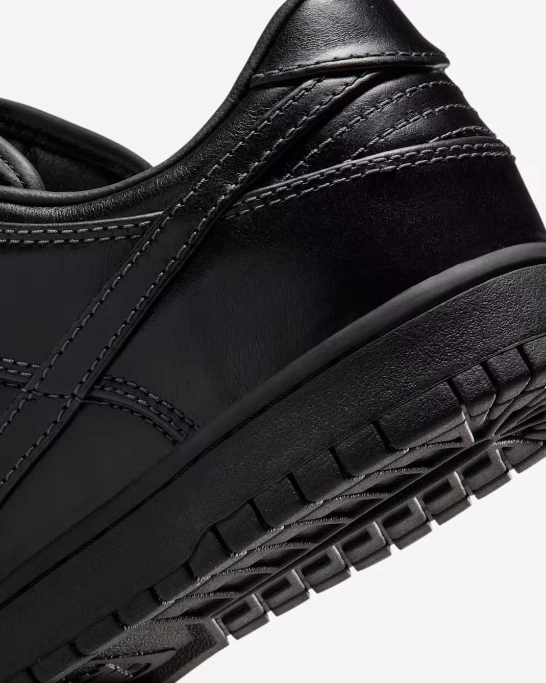 IQ3342-001 Nike Dunk Low Retro PRM QS Black (Men's)