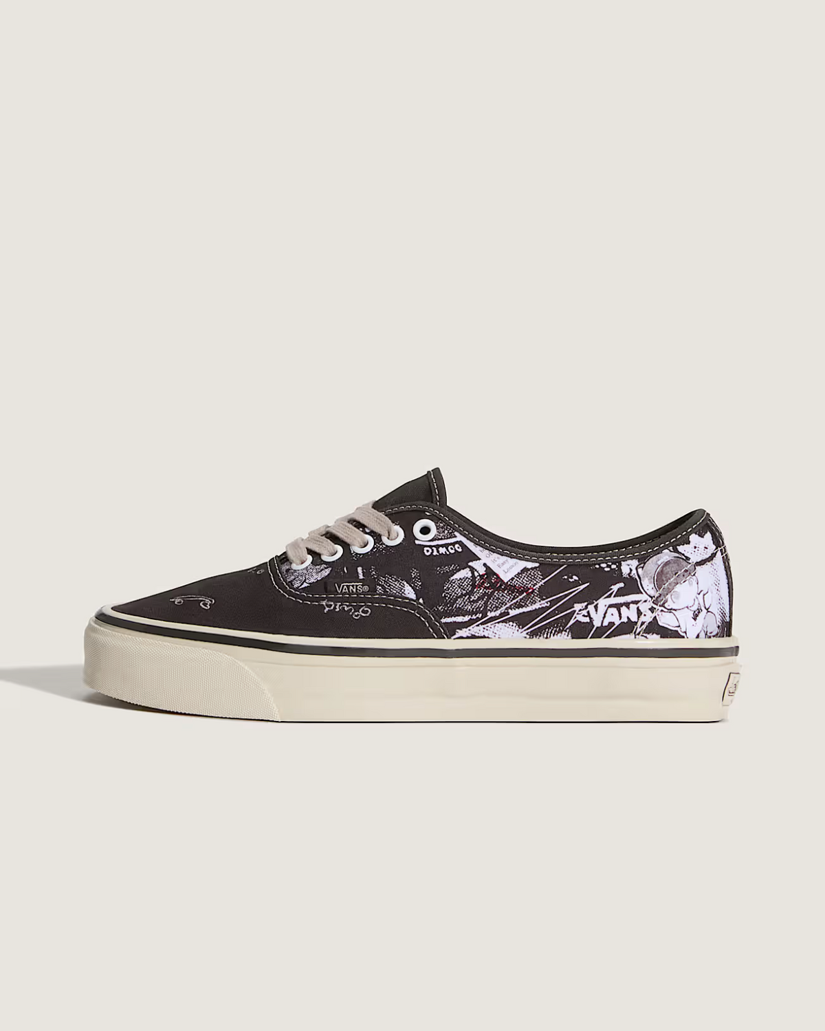 VN000EAK6BT POPMART Ã Vans Premium Authentic 44 "Dimoo Black/True White"