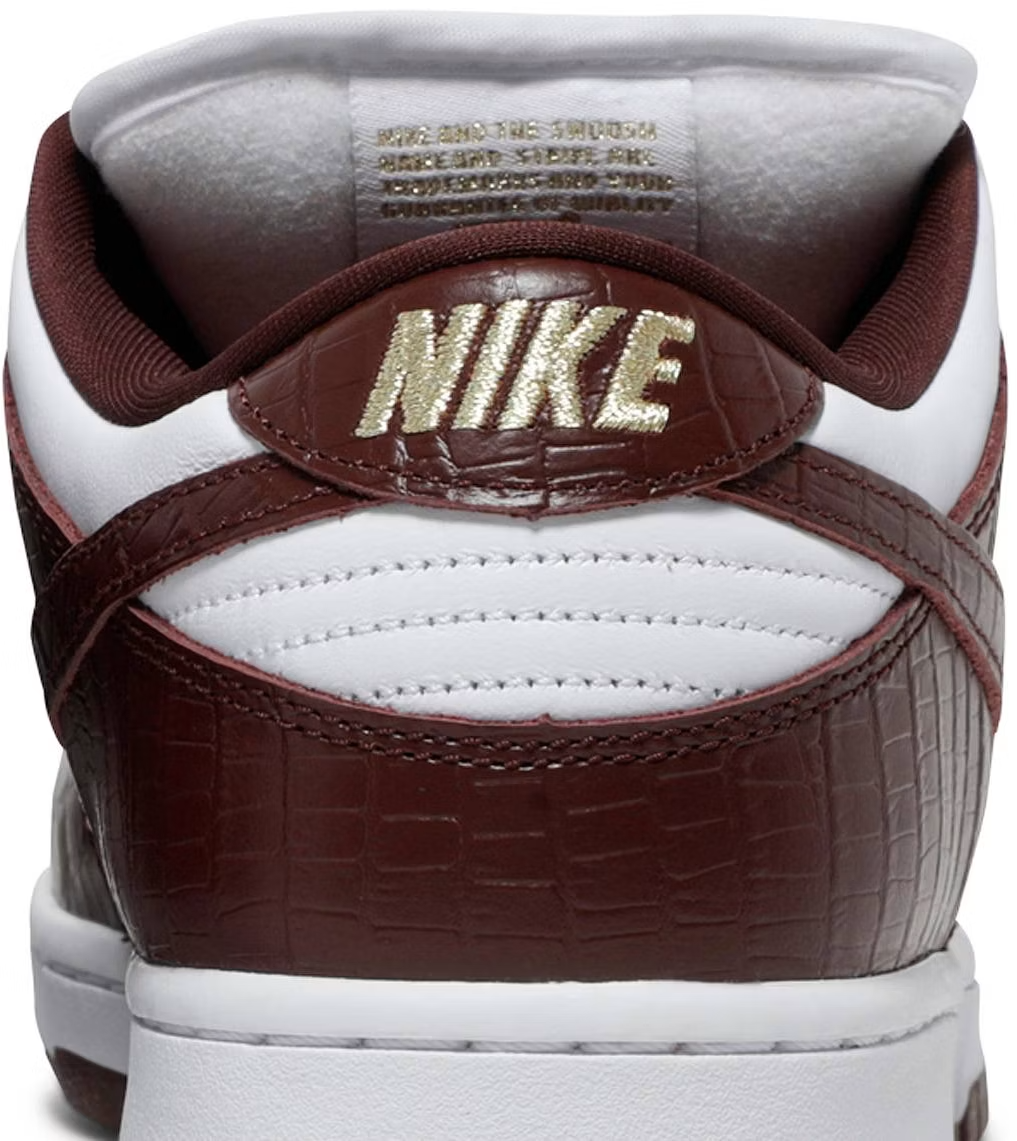 DH3228-103 Supreme Ã Nike SB Dunk Low OG QS Gold Stars (Men's)