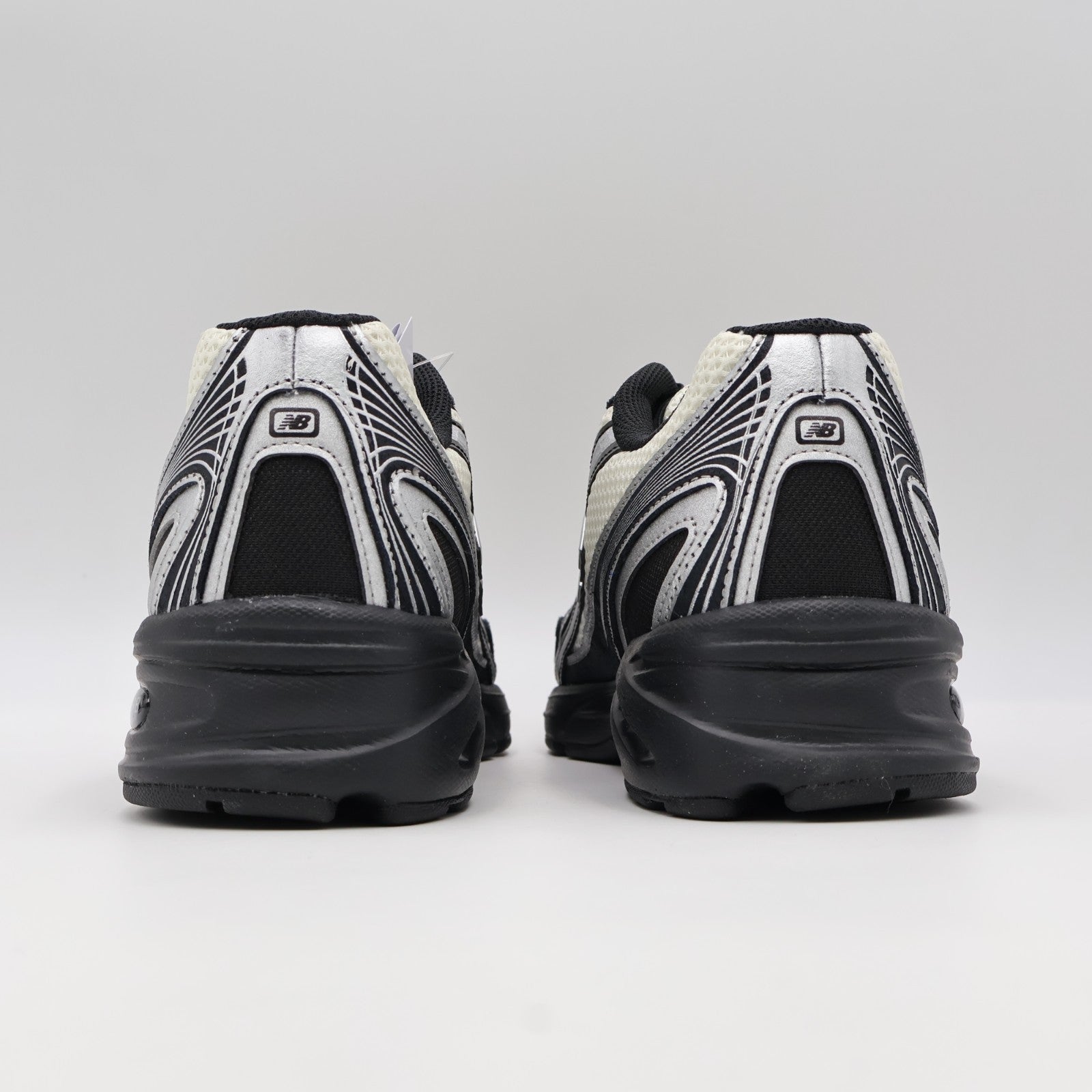 U7407XT New Balance 740 Black/Angora/Silver Metallic (Men's)