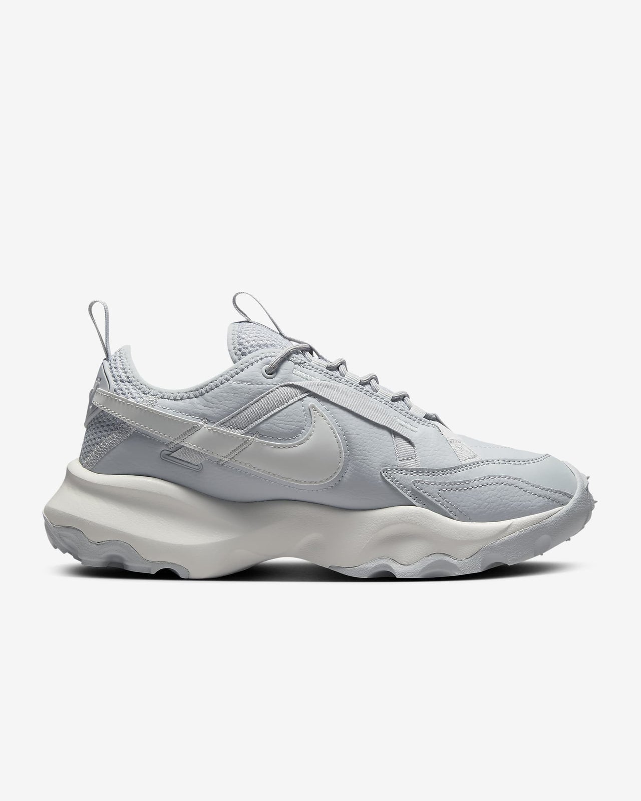 DD9682-005 Nike Women's TC 7900 Wolf Grey Photon Dust Metallic Platinum (Women's