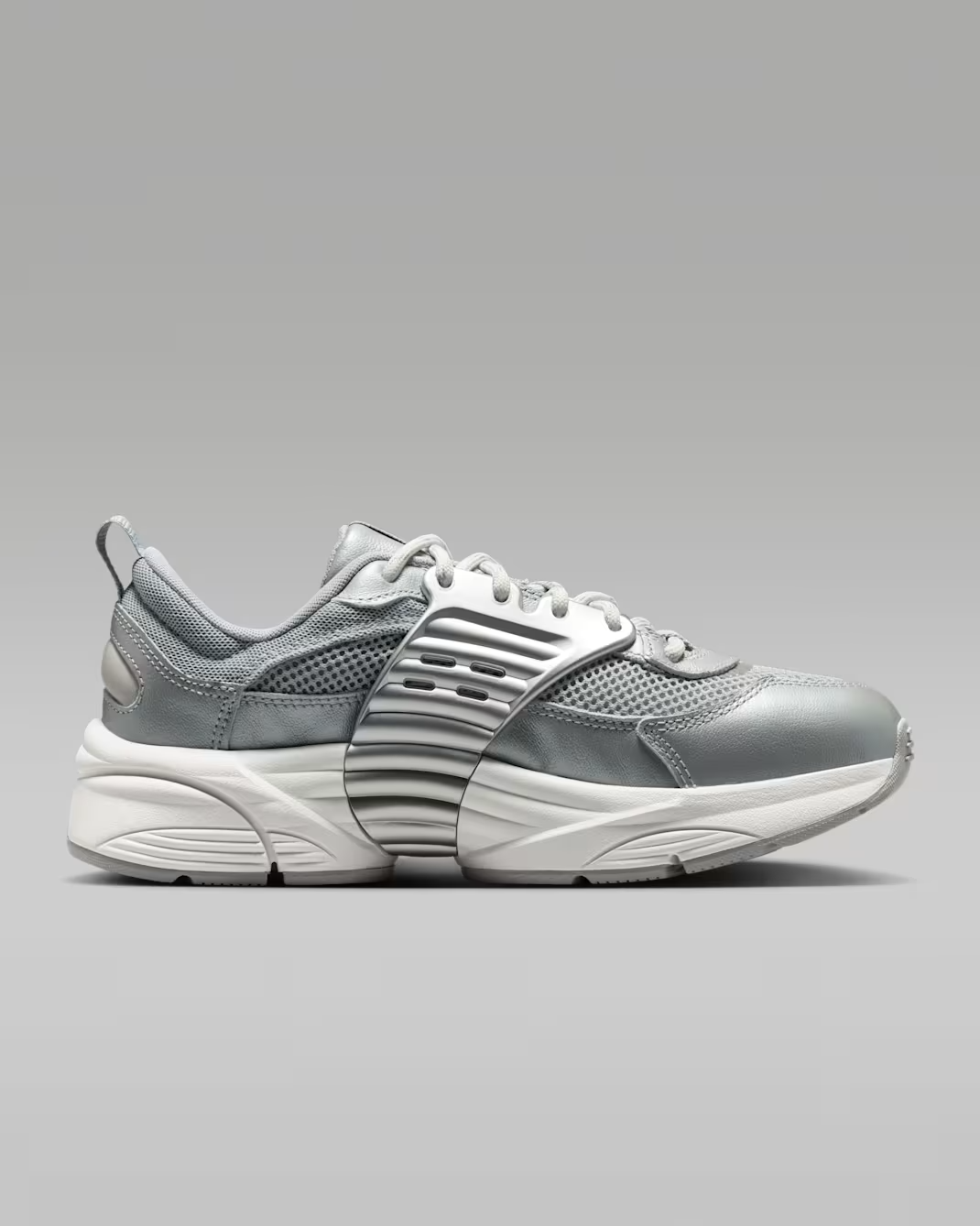 IR1839-100 Nike Jordan Trunner O/S Swan/Wolf Grey/Reflect Silver/Summit (Women's
