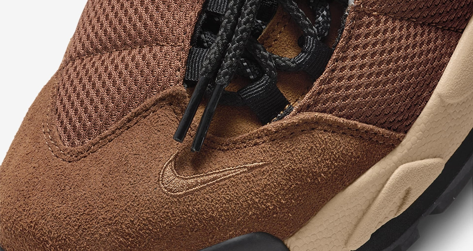 FN0563-200 sacai Nike Magmascape Pecan (Men's)